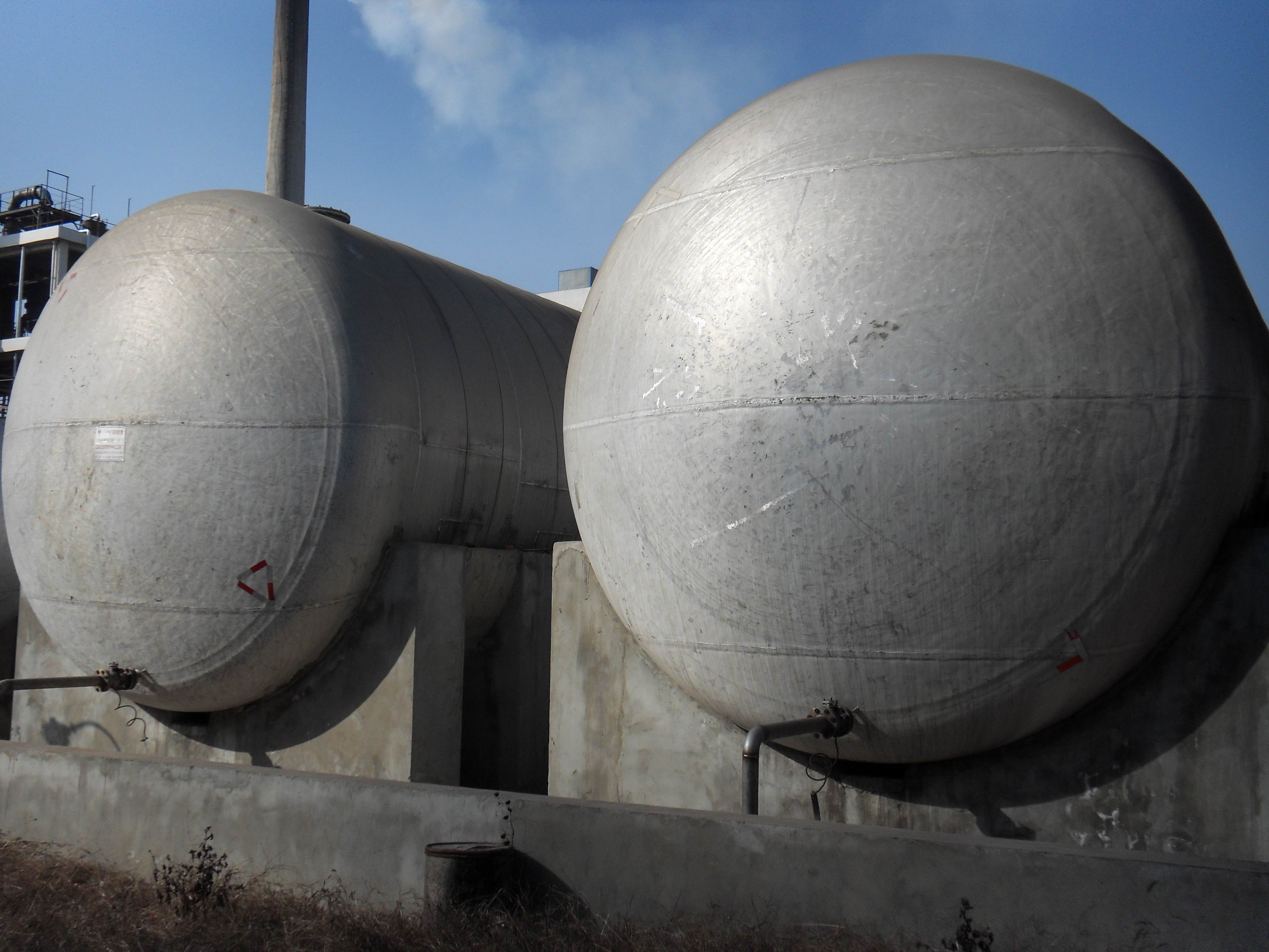 八一化工(gong)360立方硝酸儲(chu)罐