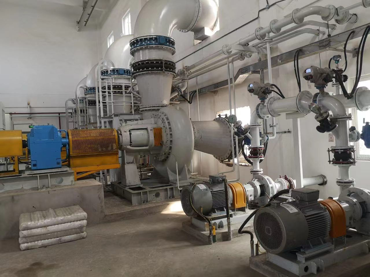 濟甯華(hua)源電熱廠安(ān)裝脫硫泵